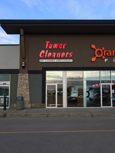 Royal Oak Tower Cleaners store. #315, 8888 Country Hills Blvd NW, Calgary, Alberta, (403) 264-7002